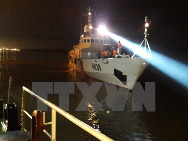 Tàu Cảnh sát biển tiếp tục tìm kiếm máy bay CASA-212 gặp nạn