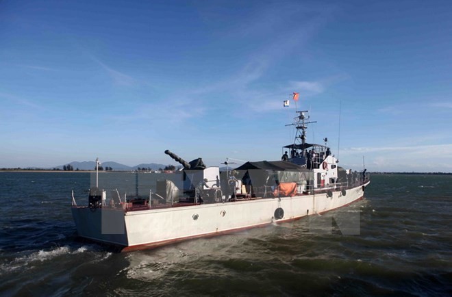 Tàu HQ211 rời cầu cảng Hải đội 2 (Bộ đội Biên phòng tỉnh Nghệ An).