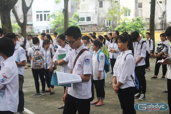 Hướng dẫn cách thức tính điểm xét tuyển vào lớp 10 ở Hà Nội (Ảnh: Thùy Linh)