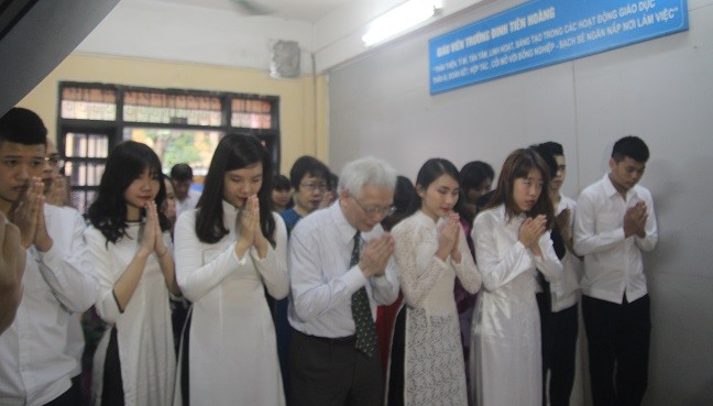 Ảnh: Lễ tri ân và trưởng thành học sinh khối 12 của trường THPT Đinh Tiên Hoàng ảnh 3
