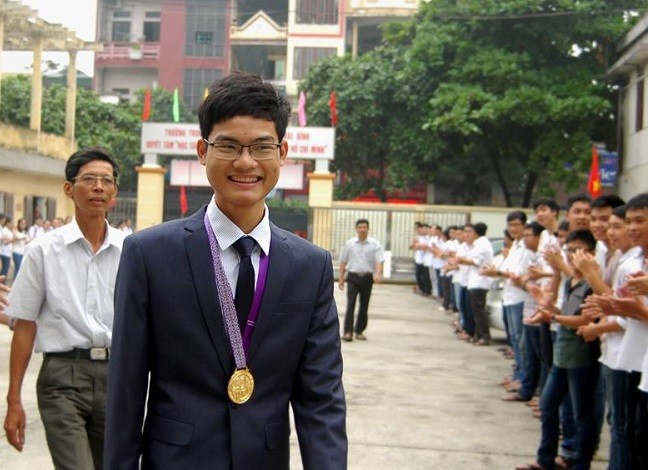 Con trai thợ sửa khóa giành “cú đúp” Huy chương Vàng Olympic Toán quốc tế (Ảnh: chuyenthaibinh.edu.vn)