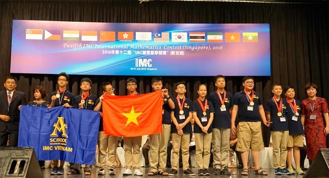 Đoàn Việt Nam nhận giải thưởng tại cuộc thi IMC. Ảnh: Ban tổ chức