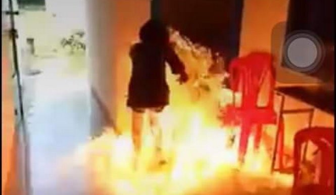 Hiện trường vụ nữ thiếu niên 13 tuổi đốt trường ở thị xã Ninh Hòa (Khánh Hòa) vì lỡ “câu 1.000 like” trên Facebook (Ảnh: cắt từ clip)
