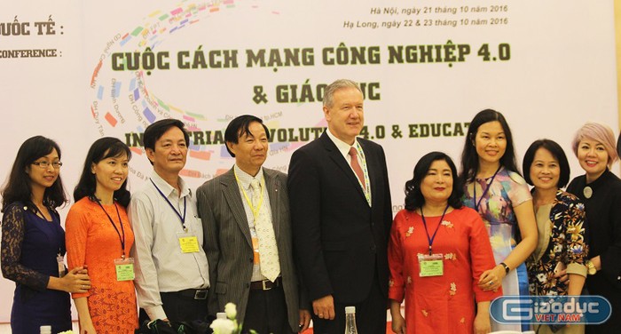 Các chuyên gia dự Hội thảo quốc tế “Cuộc cách mạng công nghiệp 4.0 và giáo dục” do Hiệp hội các trường Đại học, Cao đẳng Việt Nam tổ chức ngày 21/10 (Ảnh: Thùy Linh)
