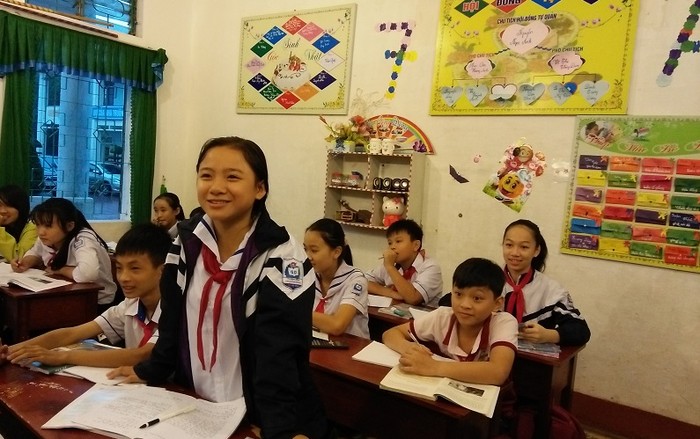 Em Võ Thị Thùy Dung- Học sinh lớp 7A: “ Không phải một mình em mà cả lớp bạn nào cũng hồ hởi được trở lại học chương trình truyền thống”.