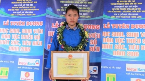 Thí sinh Đặng Thị Huyền, (học sinh trường nội trú THCS&amp;THPT Yên Minh, Hà Giang) có thể nhập học tại khoa Luật vào năm học 2017 – 2018 (Ảnh: Lê Văn)