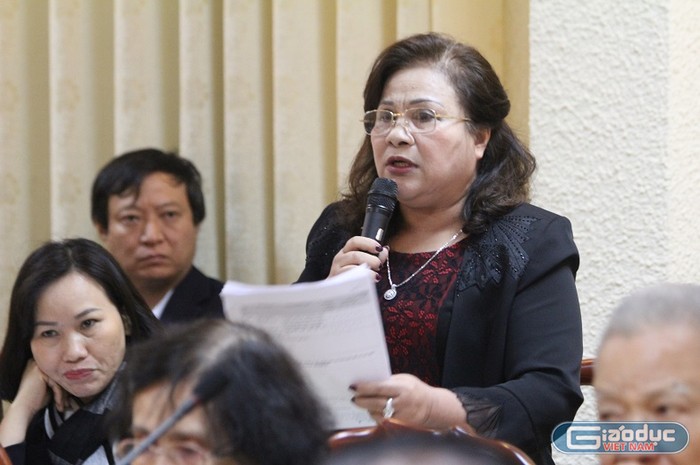 Bà Trần Thị Phương - Chủ tịch Hội đồng quản trị trường Cao đẳng ASEAN phát biểu tại hội thảo (Ảnh: Thùy Linh)