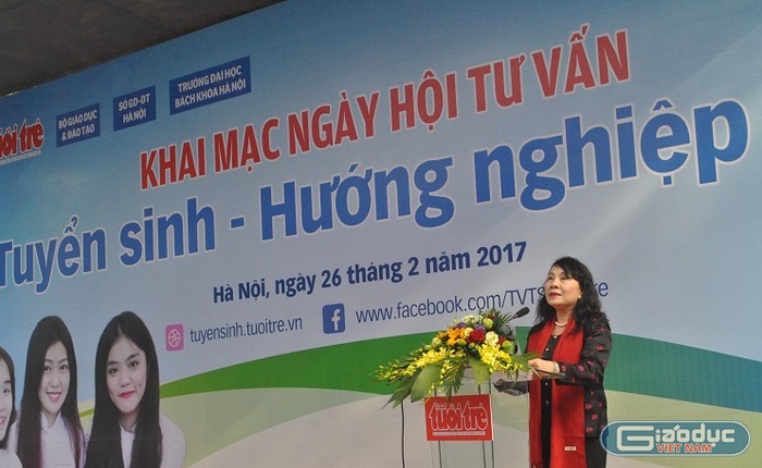 Thứ trưởng Bộ GD&amp;ĐT Nguyễn Thị Nghĩa phát biểu tại Ngày hội tư vấn tuyển sinh - hướng nghiệp 2017 (Ảnh: Thùy Linh)