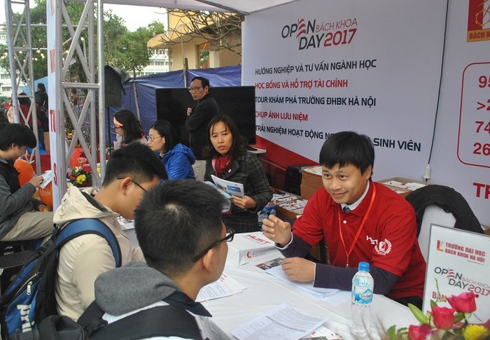 Ngày hội tư vấn tuyển sinh - hướng nghiệp diễn ra ngày 26/2 tại Hà Nội (Ảnh: Thùy Linh)