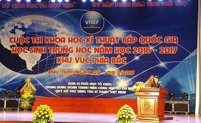 Thứ trưởng Nguyễn Thị Nghĩa phát biểu tại lễ khai mạc cuộc thi Khoa học kỹ thuật cấp quốc gia khu vực phía Bắc (Ảnh: T.L)