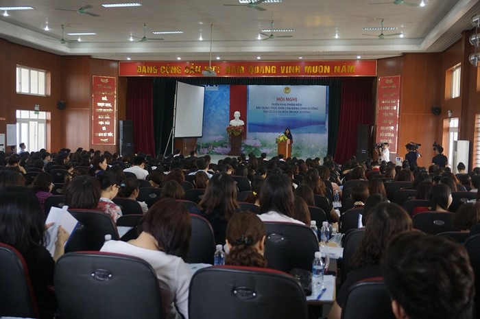 Hội nghị triển khai “Phần mềm xây dựng thực đơn cân bằng dinh dưỡng” thu hút sự tham dự của 420 trường học trên địa bàn Hà Nội.