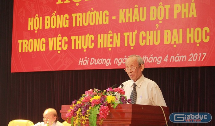 Giáo sư Trần Hồng Quân – Chủ tịch Hiệp hội Các trường đại học, cao đẳng Việt Nam phát biểu mở đầu hội thảo