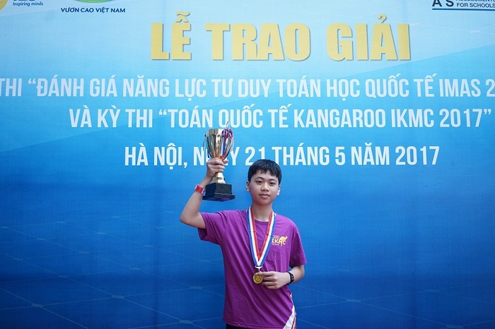 Nguyễn Nhật Linh - Học sinh lớp 8 giành điểm số dẫn đầu ở cả hai kỳ thi Toán học quốc tế (Ảnh: Ban Tổ chức)