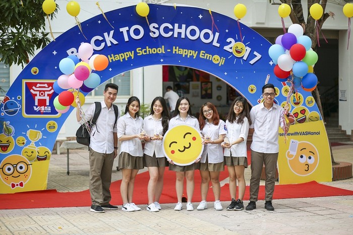 Các anh, chị Trung học chào đón các em Tiểu học “back to school”