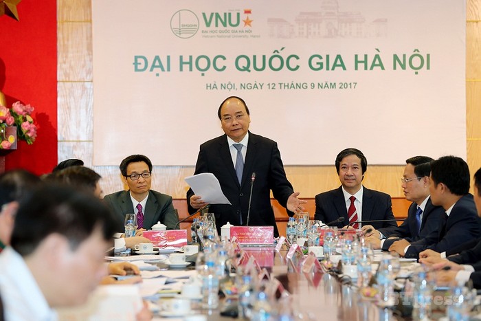 Thủ tướng Nguyễn Xuân Phúc làm việc với Đại học Quốc gia Hà Nội sáng ngày 12/9 (Ảnh: Bùi Tuấn)