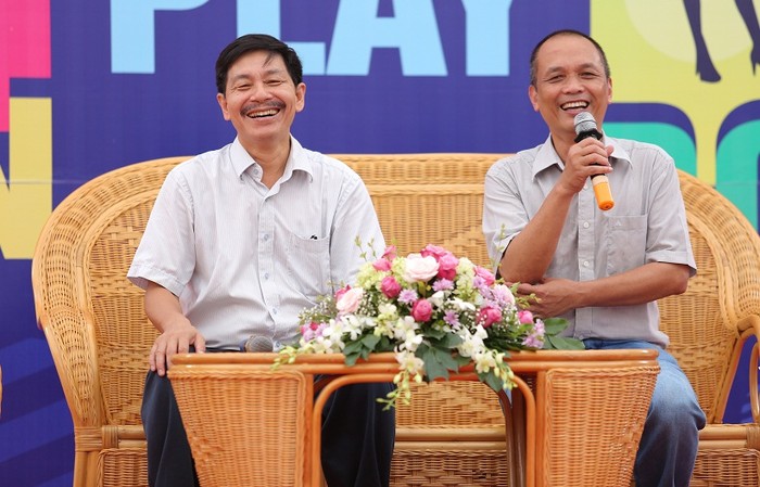 Ông Nguyễn Thành Nam (bên phải)- Hiệu trưởng Đại học trực tuyến FUNiX cho rằng, việc học phải gắn liền với hành và cần xuất phát từ nhu cầu thực tế của bản thân. (Ảnh: Hà Linh)