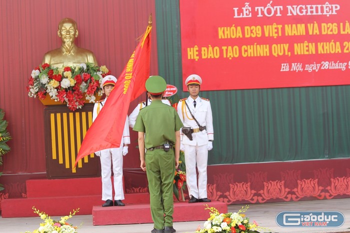Lễ tuyên thệ của đại diện 1.031 tân cử nhân, sĩ quan (Ảnh: Hà Linh)
