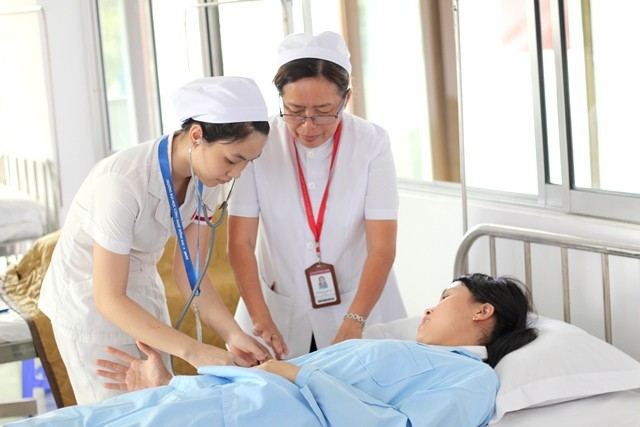 Chính phủ đưa ra 4 yêu cầu đối với người giảng dạy thực hành ngành, chuyên ngành đào tạo về khám bệnh, chữa bệnh (Ảnh: Báo Chính phủ)