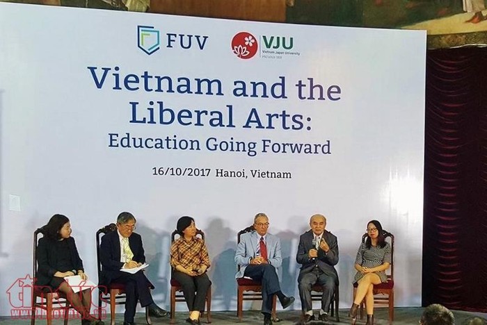 Quang cảnh giao lưu tại hội thảo “Giáo dục khai phóng : Hướng đi mới cho giáo dục đại học tại Việt Nam”, ảnh: Báo Tin tức.