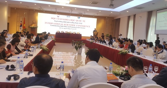 Hội thảo khoa học quốc tế &quot;Truyền thông chính sách và đồng thuận xã hội&quot; vừa được tổ chức ngày 1/11 tại Hà Nội. (Ảnh: Thùy Linh)