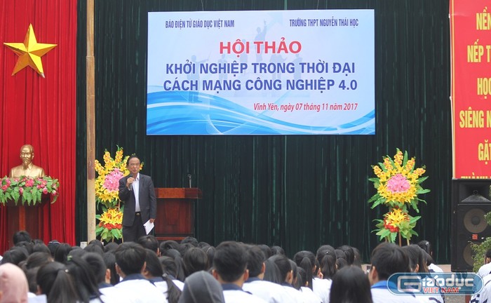 Hơn 750 học sinh của trường Trung học Phổ thông Nguyễn Thái Học, tỉnh Vĩnh Phúc đã có buổi giao lưu đầy ý nghĩa với diễn giả, Giáo sư Nguyễn Lân Dũng vào ngày 7/11 (Ảnh: Thùy Linh)
