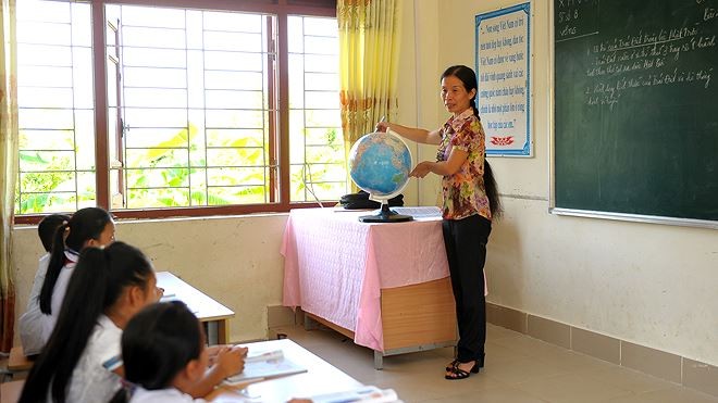 Cô Nguyễn Thị Hợi thừa nhận giảng dạy bộ môn Hóa - Địa nhưng không dạy được môn Sinh (Ảnh: Báo Tiền phong)