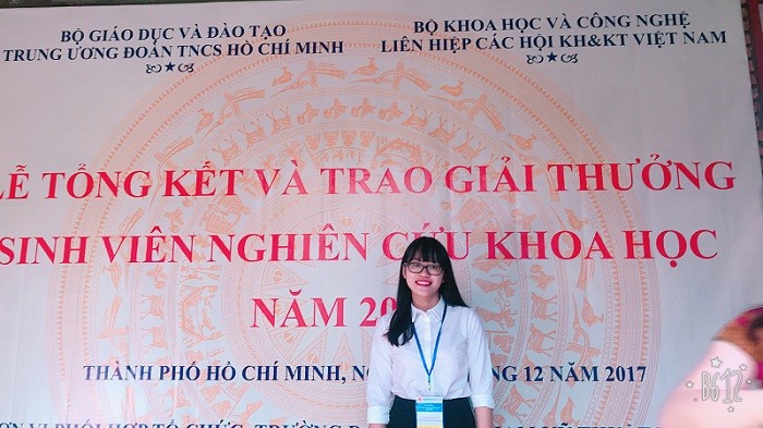 Nguyễn Hồng Minh trong một lần nhận giải thưởng sinh viên nghiên cứu khoa học (Ảnh nhân vật cung cấp)