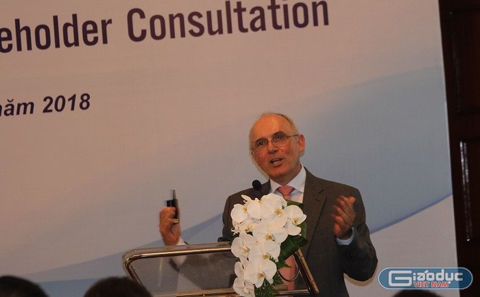 Giáo sư Javier Botero Alvarez - chuyên gia giáo dục của Ngân hàng thế giới, nguyên Thứ trưởng Bộ Giáo dục Colombia (Ảnh: Thùy Linh)
