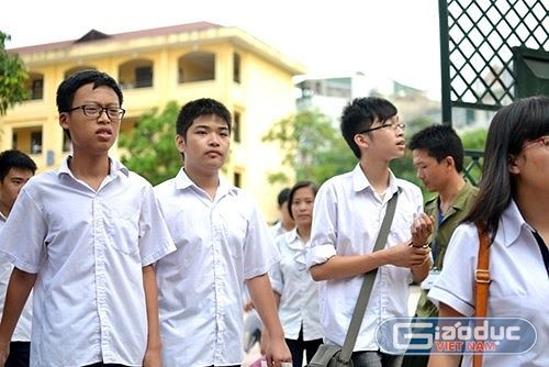 Từ năm học 2019-2020, thí sinh thi tuyển sinh vào lớp 10 tại Hà Nội sẽ phải thi 3 bài thi gồm 2 bài thi độc lập Toán, Ngữ văn và 1 bài thi tổ hợp. (Ảnh: giaoduc.net.vn)