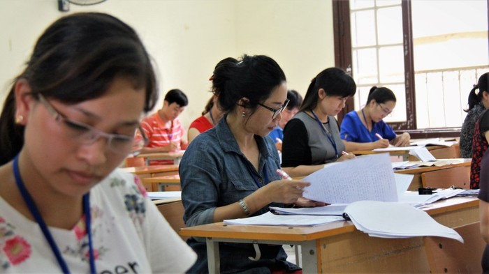 Các cán bộ chấm thi môn ngữ văn kỳ thi trung học phổ thông quốc gia tại Hà Nội. Ảnh minh họa: Vietnamnet