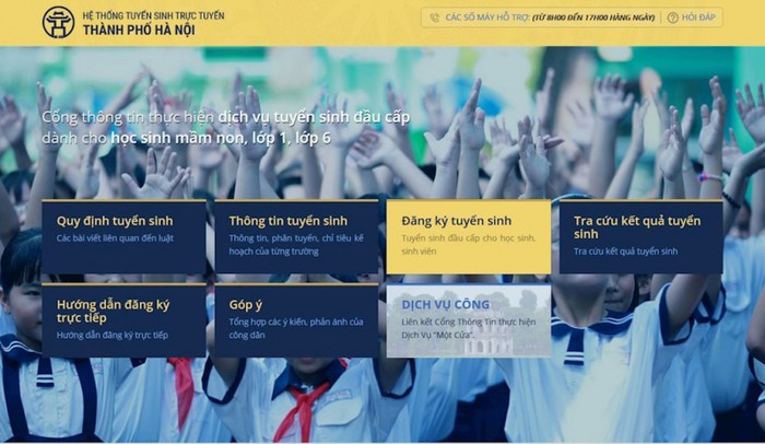 Theo Sở Giáo dục và Đào tạo Hà Nội, qua 03 ngày tuyển sinh trực tuyến vào lớp 1, bộ phận quản trị hỗ trợ gần 120 cuộc gọi điện thoại của cha mẹ học sinh, trên 40 lượt hỗ trợ trực tuyến.