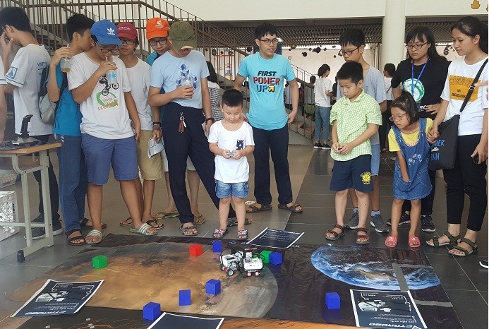 Ngày 12/8 tại Hà Nội diễn ra Triển lãm Khoa học Science Tornado 2018 – V và trò chơi trí tuệ Science Board game (Ảnh: Linh Hương)