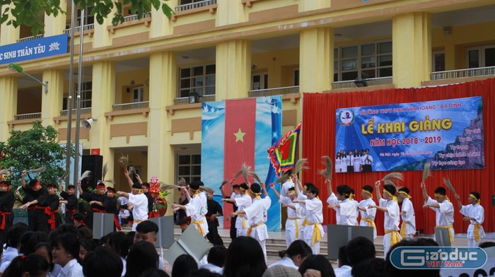 Một số tiết mục văn nghệ trong buổi lễ khai giảng năm học mới của trường Trung học phổ thông Đinh Tiên Hoàng
