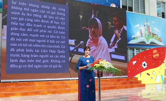 Cô Rowena Barnett - Phó hiệu trưởng Phụ trách Chương trình Quốc tế của trường Việt-Úc Hà Nội đã gây dấu ấn đặc biệt thông qua câu chuyện về Malala Yousafzai (Ảnh: Nhà trường cung cấp)