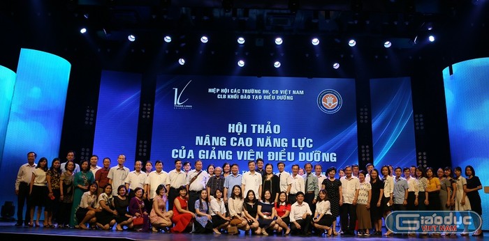 Ngày 5/10, tại Hà Nội, Câu lạc bộ khối đào tạo điều dưỡng - Hiệp hội Các trường đại học, cao đẳng Việt Nam tổ chức hội thảo Nâng cao năng lực của giảng viên điều dưỡng. (Ảnh: Thùy Linh)