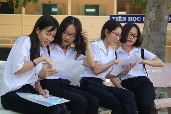 Năm học 2019-2020, học sinh thi vào lớp 10 tại Hà Nội sẽ phải làm 4 môn gồm Toán, Ngữ văn, Ngoại ngữ và môn thứ 4 sẽ công bố vào tháng 3/2019. (Ảnh minh họa: VTV)