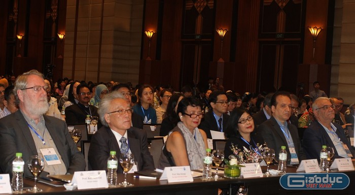 Gần 400 nhà quản lý, nhà khoa học quốc tế đến Việt Nam thảo luận về giáo dục mở (Ảnh: Linh Hương)
