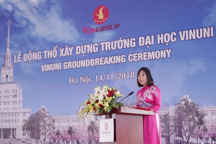 Bà Lê Mai Lan - Phó chủ tịch Tập đoàn Vingroup, kiêm Giám đốc Điều hành Dự án Đại học VinUni phát biểu lại Lễ động thổ xây dựng trường Đại học VinUni.