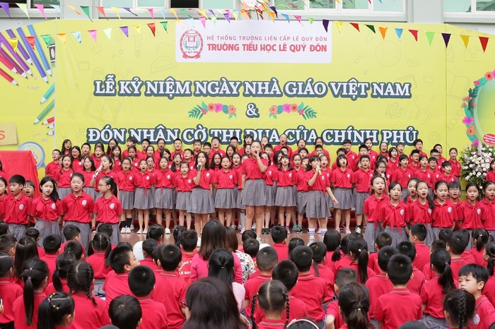 Các bạn nhỏ trường Tiểu học Lê Quý Đôn đã thể hiện tình yêu và niềm tự hào về mái trường của mình bằng những ca khúc, điệu nhảy hết sức ấn tượng