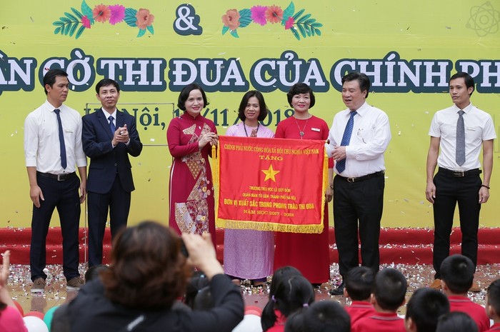 Ngày 15/11/2018, Trường Tiểu học Lê Quý Đôn (Hà Nội) đón nhận Cờ thi đua của Chính phủ.