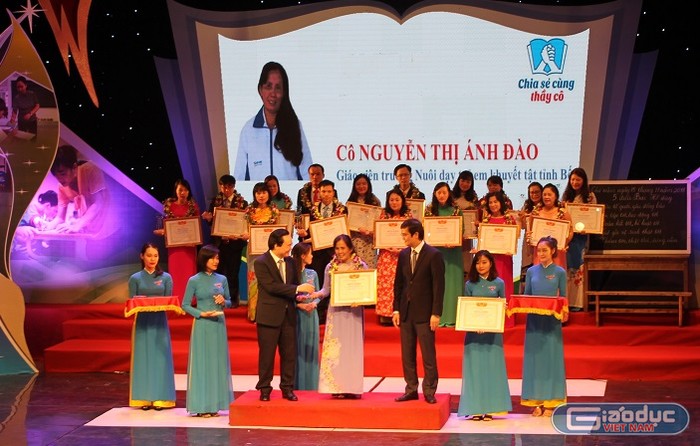 Cô giáo Nguyễn Thị Ánh Đào được tôn vinh trong chương trình “Chia sẻ cùng thầy cô” năm 2018 (Ảnh: Thùy Linh)