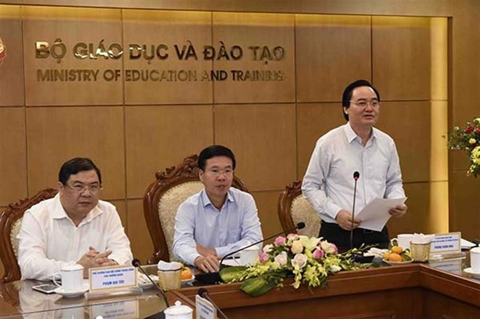 Bộ trưởng Phùng Xuân Nhạ phát biểu tiếp thu ý kiến của Đoàn công tác