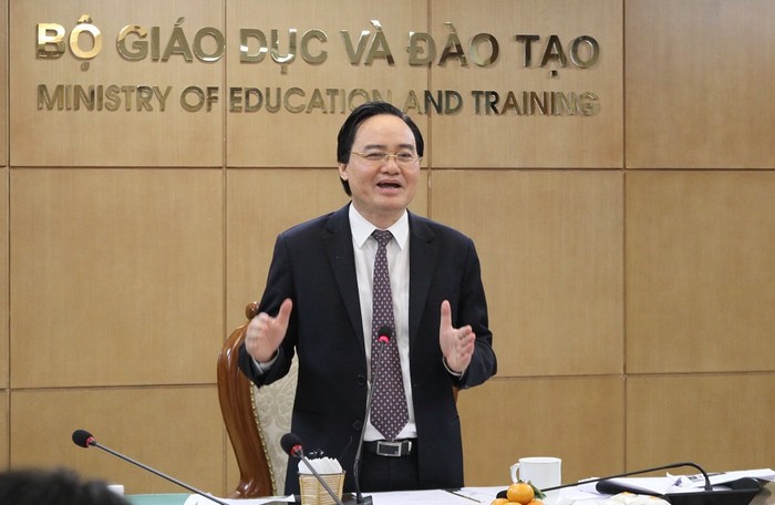 Theo Bộ trưởng Phùng Xuân Nhạ, hiện nay, các chương trình, học liệu học tiếng Anh tại Việt Nam đa dạng, nhưng cần có một chương trình chuẩn hóa, thiết thực, tránh hàn lâm (Ảnh: Moet.gov.vn)