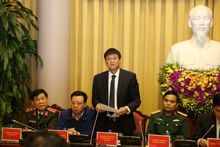 Thứ trưởng Bộ Giáo dục và Đào tạo Lê Hải An giới thiệu nội dung tại buổi họp báo công bố luật (Ảnh: moet.gov.vn)