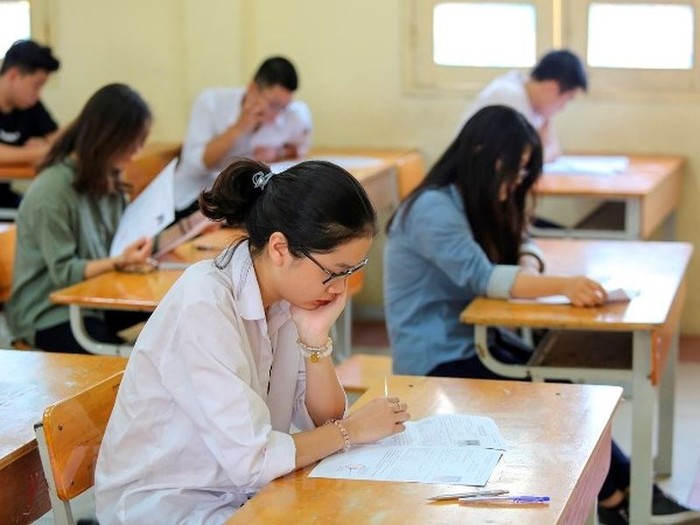 Theo Tiến sĩ Lê Viết Khuyến, kỳ thi trung học phổ thông quốc gia cần tiếp tục phân cấp về cho địa phương tổ chức (bao gồm cả khâu coi thi) nhằm giảm tốn kém cho xã hội. (Ảnh minh họa: TTXVN)