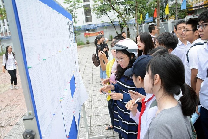 Sáng 3/6, hơn 85.000 thí sinh dự thi lớp 10 Hà Nội lần đầu tiên sẽ phải làm 2 bài thi trong một buổi. (Ảnh minh họa: Thùy Linh)