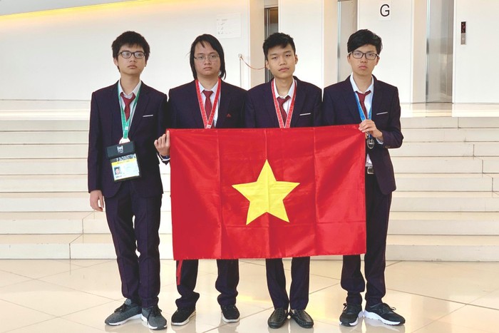 Các thành viên đội tuyển Việt Nam dự thi Olympic Tin học quốc tế 2019 (Ảnh: Bộ Giáo dục và Đào tạo)