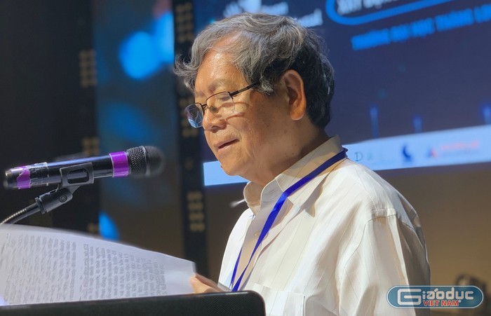 Phó chủ tịch Hiệp hội Các trường đại học, cao đẳng Việt Nam– Tiến sĩ Vũ Ngọc Hoàng phát biểu tại hội thảo (Ảnh: Thùy Linh)