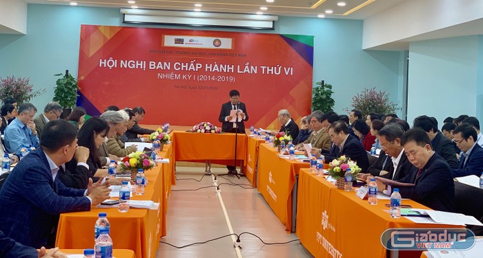 Ngày 3/1/2020, Hiệp hội Các trường đại học, cao đẳng Việt Nam tiến hành Hội nghị Ban Chấp hành lần thứ 6 (nhiệm kỳ 2014-2019) trong đó tổng kết nhiều nội dung quan trọng. (Ảnh: Thùy Linh)