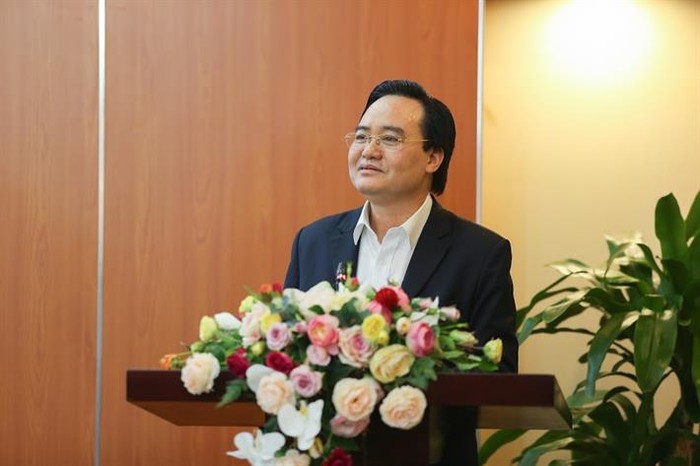 Bộ trưởng Phùng Xuân Nhạ phát biểu tại lễ công bố cam kết đồng hành, hỗ trợ của ngành thông tin và truyền thông với ngành giáo dục và đào tạo trong phòng chống dịch bệnh Covid-19 (Ảnh: moet.gov.vn)